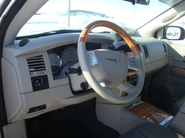 2007 Chrysler Aspen SLT 25