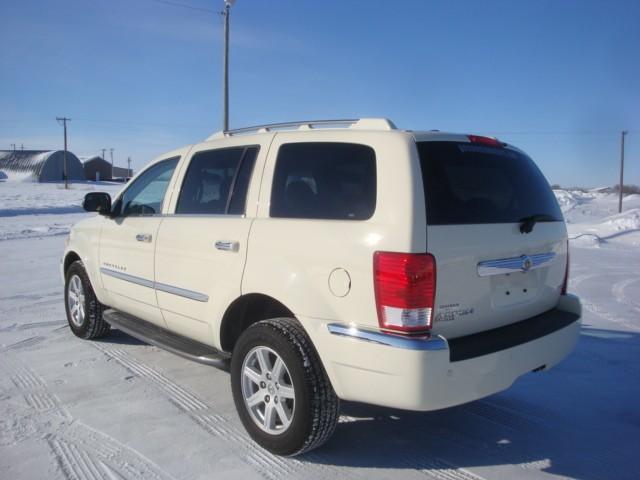 2007 Chrysler Aspen SLT 25