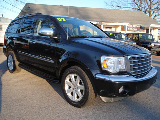 2007 Chrysler Aspen SLT 25