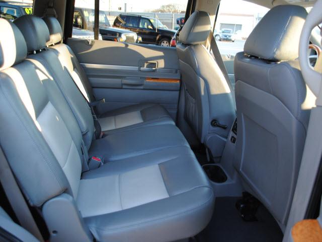 2007 Chrysler Aspen SLT 25