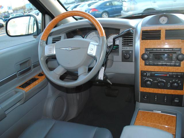 2007 Chrysler Aspen SLT 25