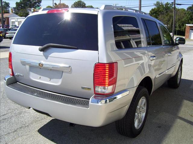 2007 Chrysler Aspen SLT 25