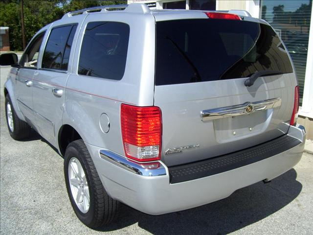 2007 Chrysler Aspen SLT 25