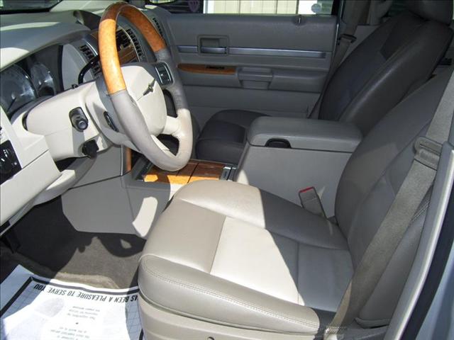 2007 Chrysler Aspen SLT 25