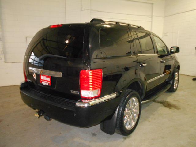 2007 Chrysler Aspen SLT 25