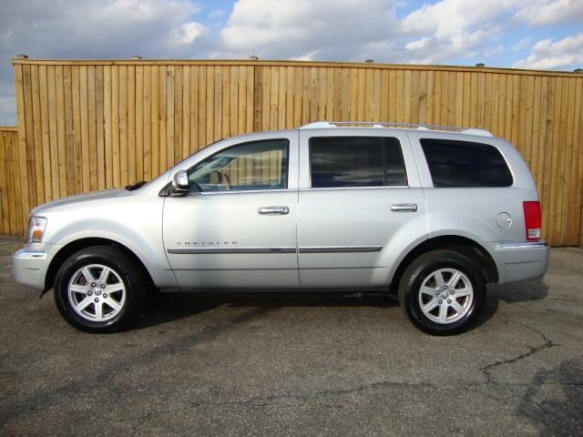 2007 Chrysler Aspen SLT 25