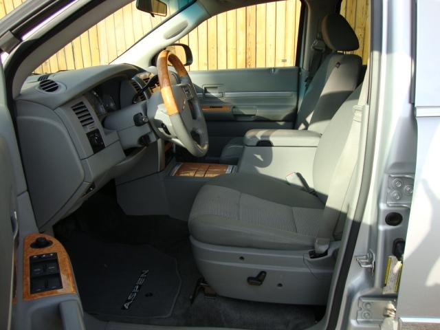 2007 Chrysler Aspen SLT 25