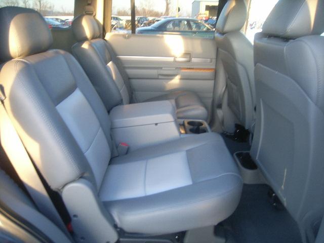 2007 Chrysler Aspen SLT 25