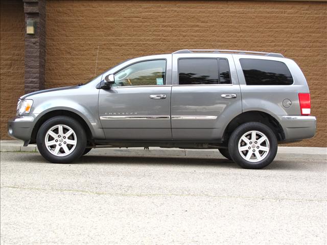 2007 Chrysler Aspen SLT 25