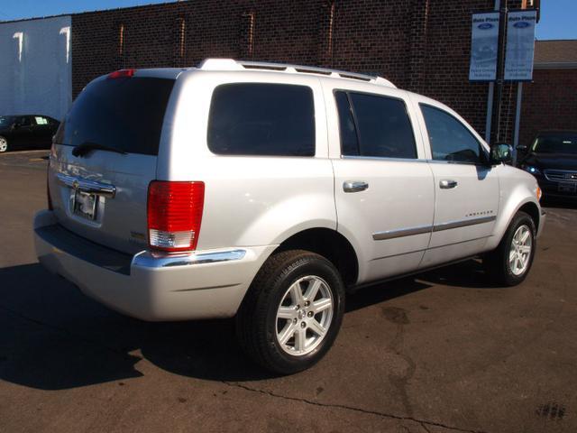 2007 Chrysler Aspen SLT 25