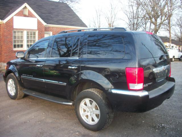 2007 Chrysler Aspen SLT 25