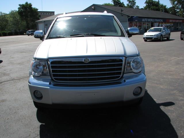 2007 Chrysler Aspen SLT 25