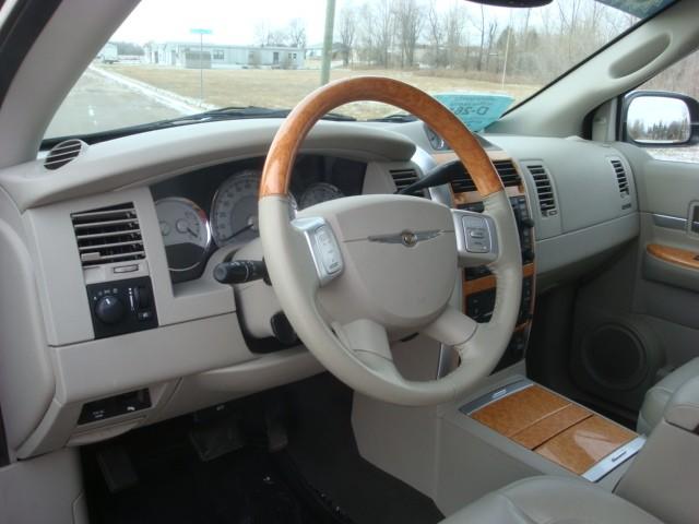 2007 Chrysler Aspen SLT 25