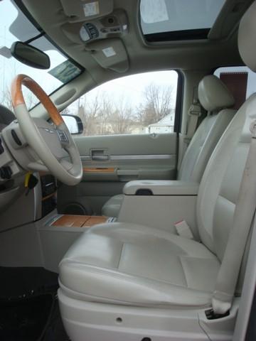 2007 Chrysler Aspen SLT 25