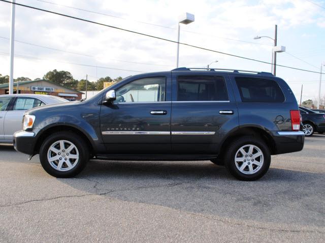 2007 Chrysler Aspen SLT 25