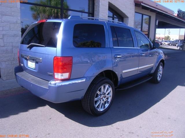 2007 Chrysler Aspen SLT 25