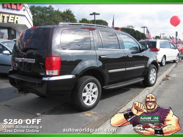 2007 Chrysler Aspen SLT 25