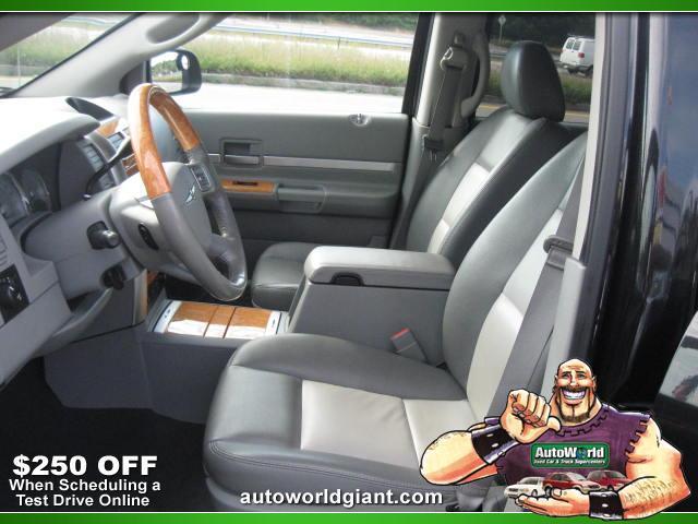 2007 Chrysler Aspen SLT 25