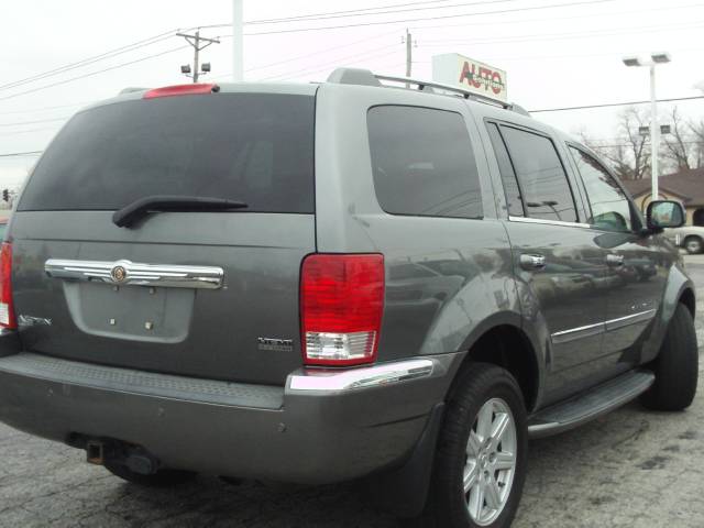 2007 Chrysler Aspen SLT 25