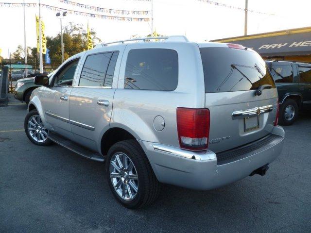 2007 Chrysler Aspen SLT 25