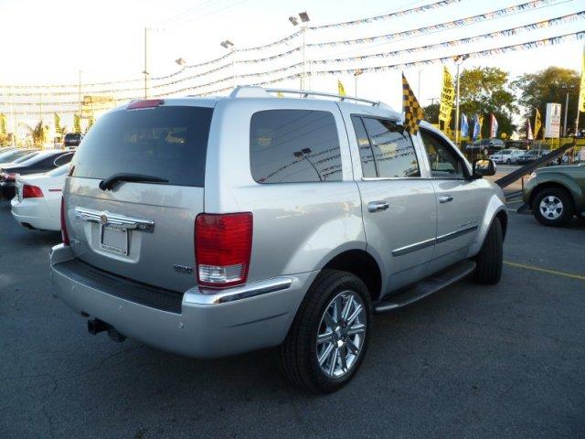 2007 Chrysler Aspen SLT 25