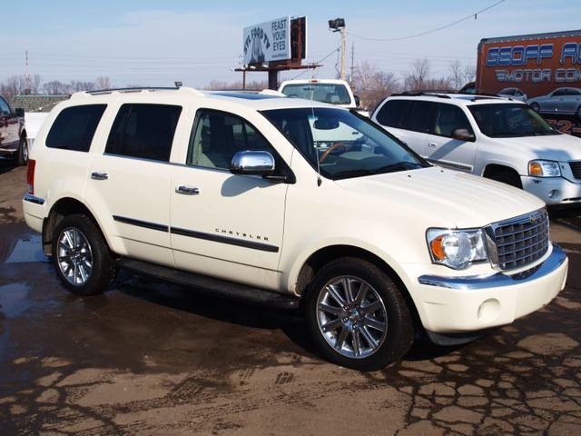 2007 Chrysler Aspen SLT 25