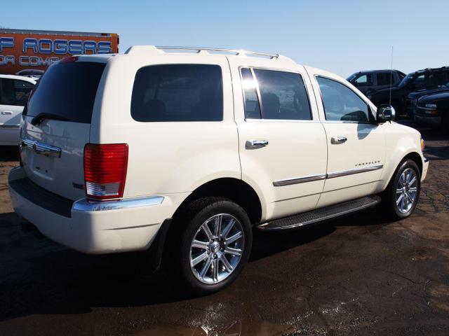 2007 Chrysler Aspen SLT 25