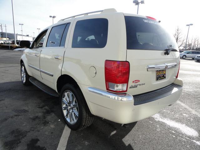 2007 Chrysler Aspen SLT 25