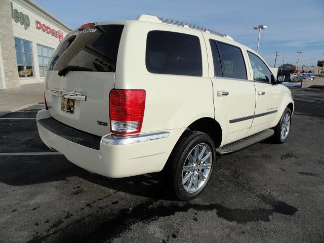 2007 Chrysler Aspen SLT 25