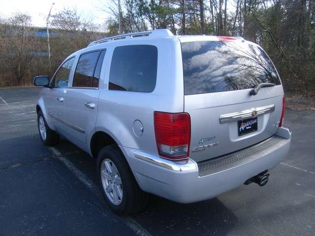 2007 Chrysler Aspen SLT 25