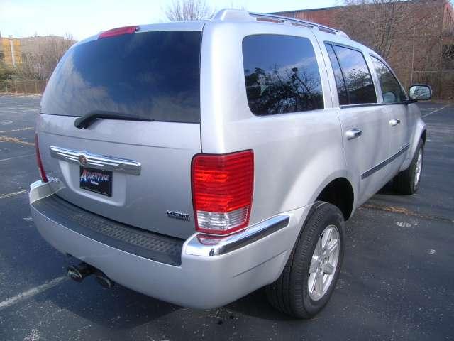 2007 Chrysler Aspen SLT 25