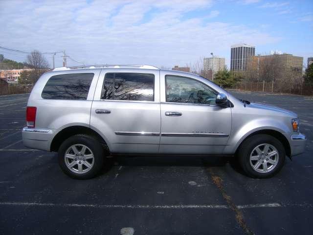 2007 Chrysler Aspen SLT 25