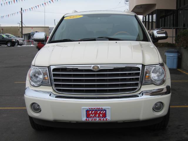 2007 Chrysler Aspen SLT 25