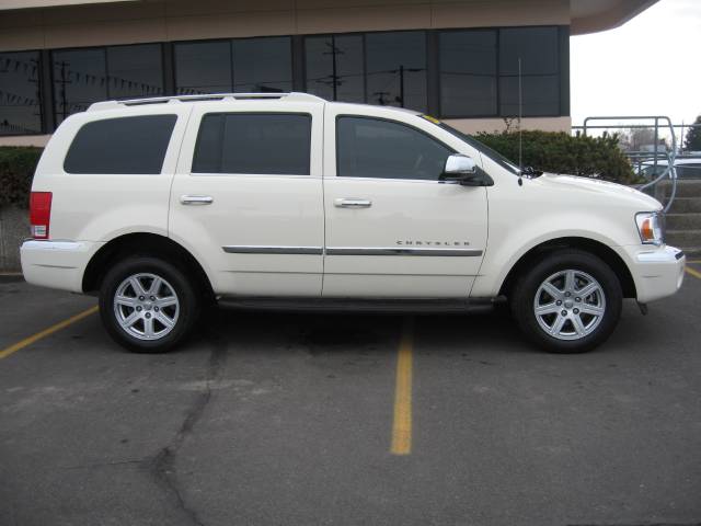 2007 Chrysler Aspen SLT 25