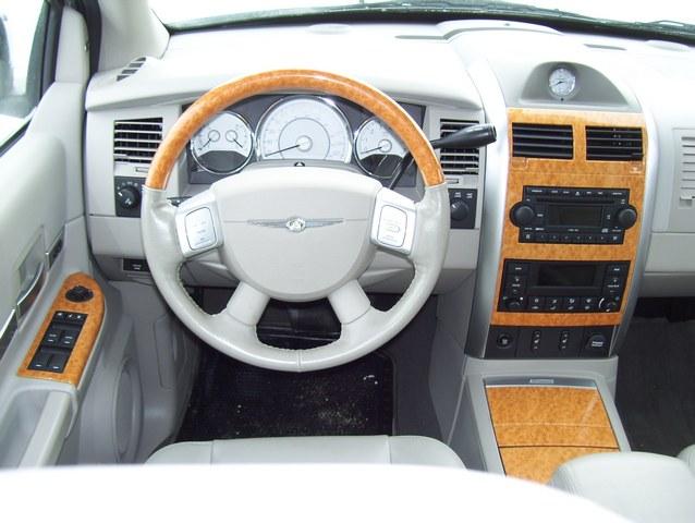 2007 Chrysler Aspen SLT 25