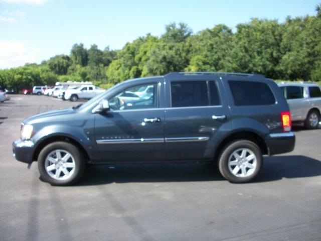 2007 Chrysler Aspen SLT 25