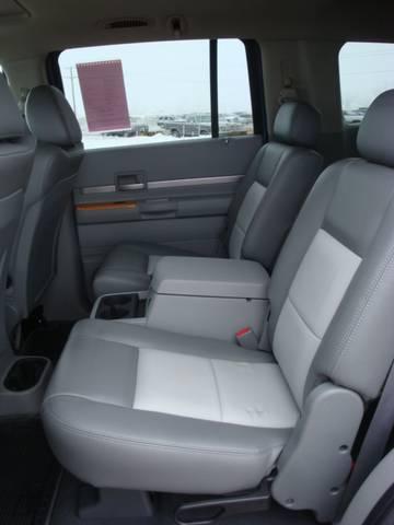 2007 Chrysler Aspen SLT 25