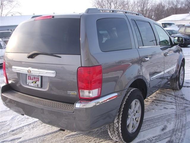 2007 Chrysler Aspen SLT 25