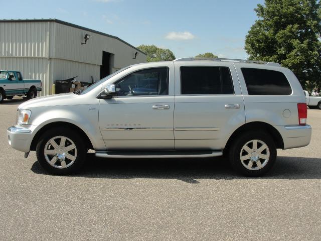 2008 Chrysler Aspen SLT 25