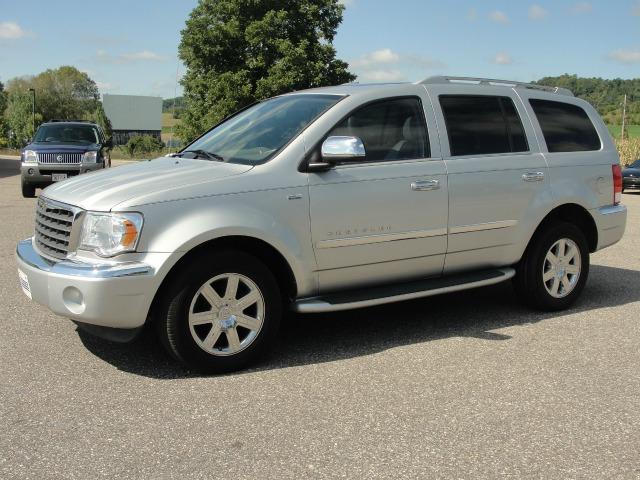 2008 Chrysler Aspen SLT 25