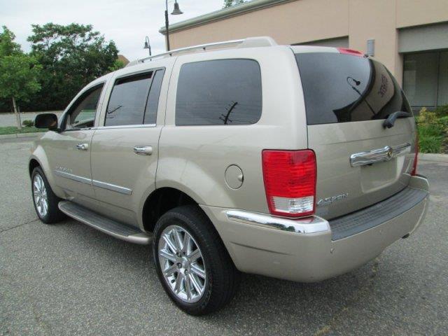 2008 Chrysler Aspen SLT 25