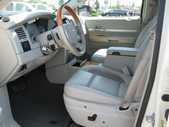 2008 Chrysler Aspen Sourvivor Seris