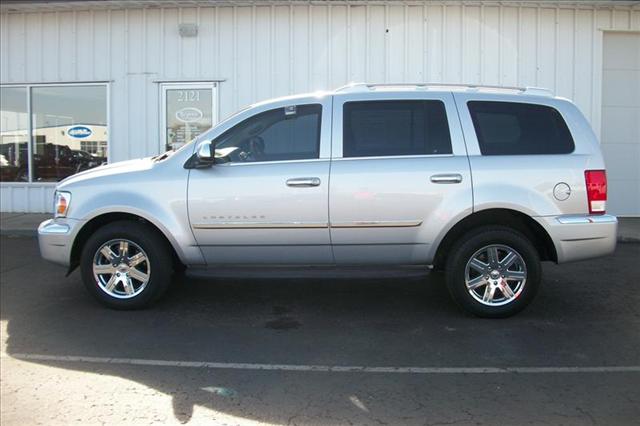 2008 Chrysler Aspen SLT 25