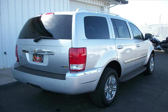 2008 Chrysler Aspen SLT 25