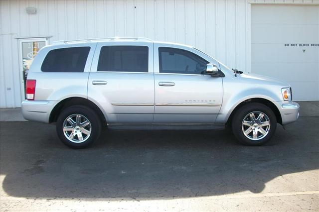 2008 Chrysler Aspen SLT 25