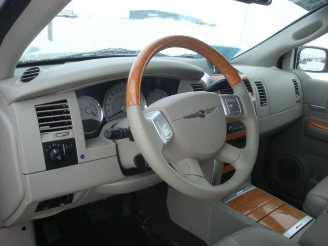 2008 Chrysler Aspen SLT 25