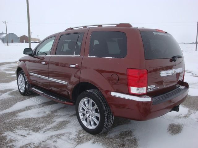 2008 Chrysler Aspen SLT 25