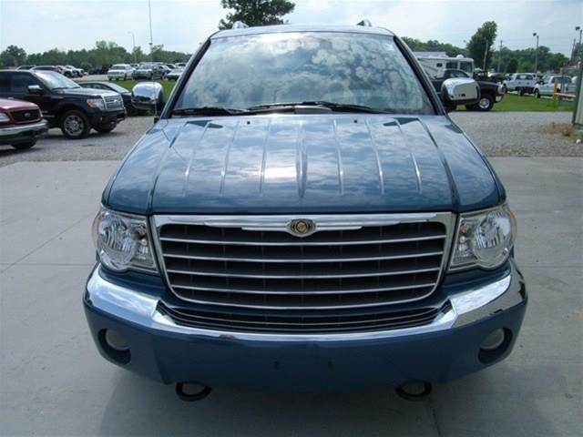 2009 Chrysler Aspen SLT 25