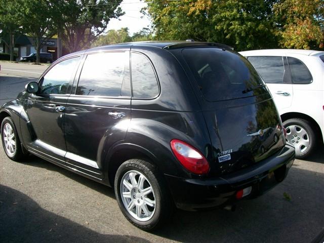 2009 Chrysler PT Cruiser C230 Sport Sedan