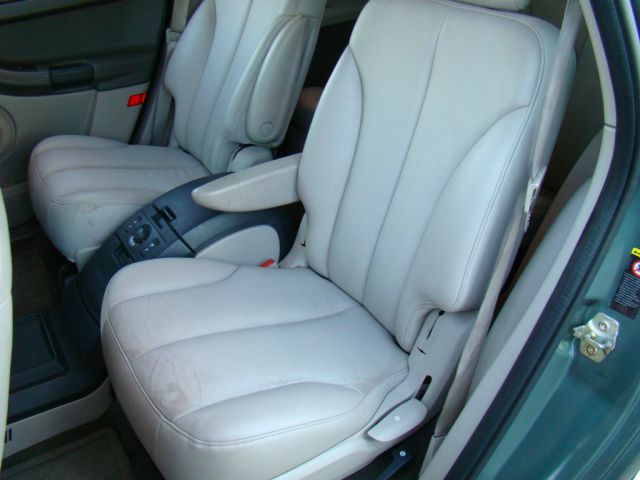 2004 Chrysler Pacifica EX - DUAL Power Doors